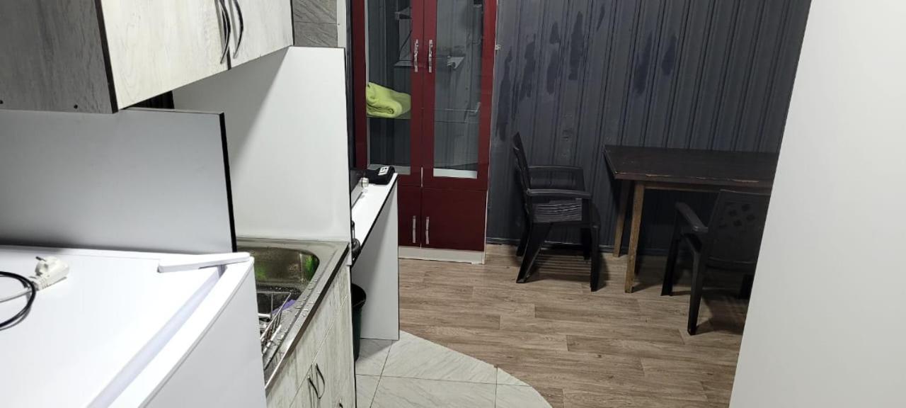 Kiev Hostel Tbilisi Luaran gambar